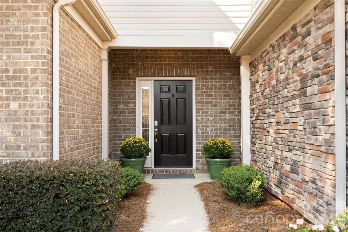 6437 Silver Star LN, Charlotte, NC 28210
