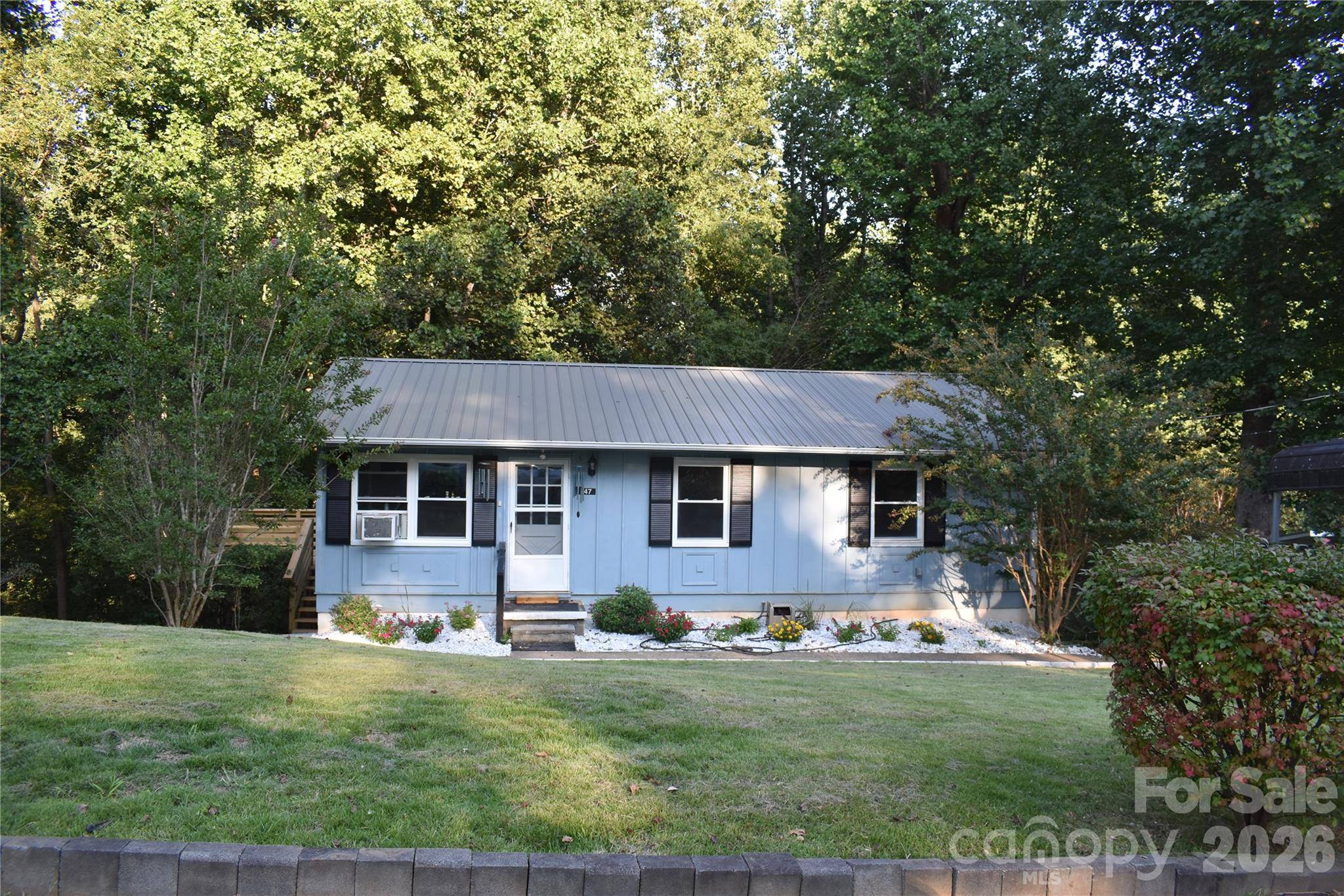 247 Lucky ST, Marion, NC 28752