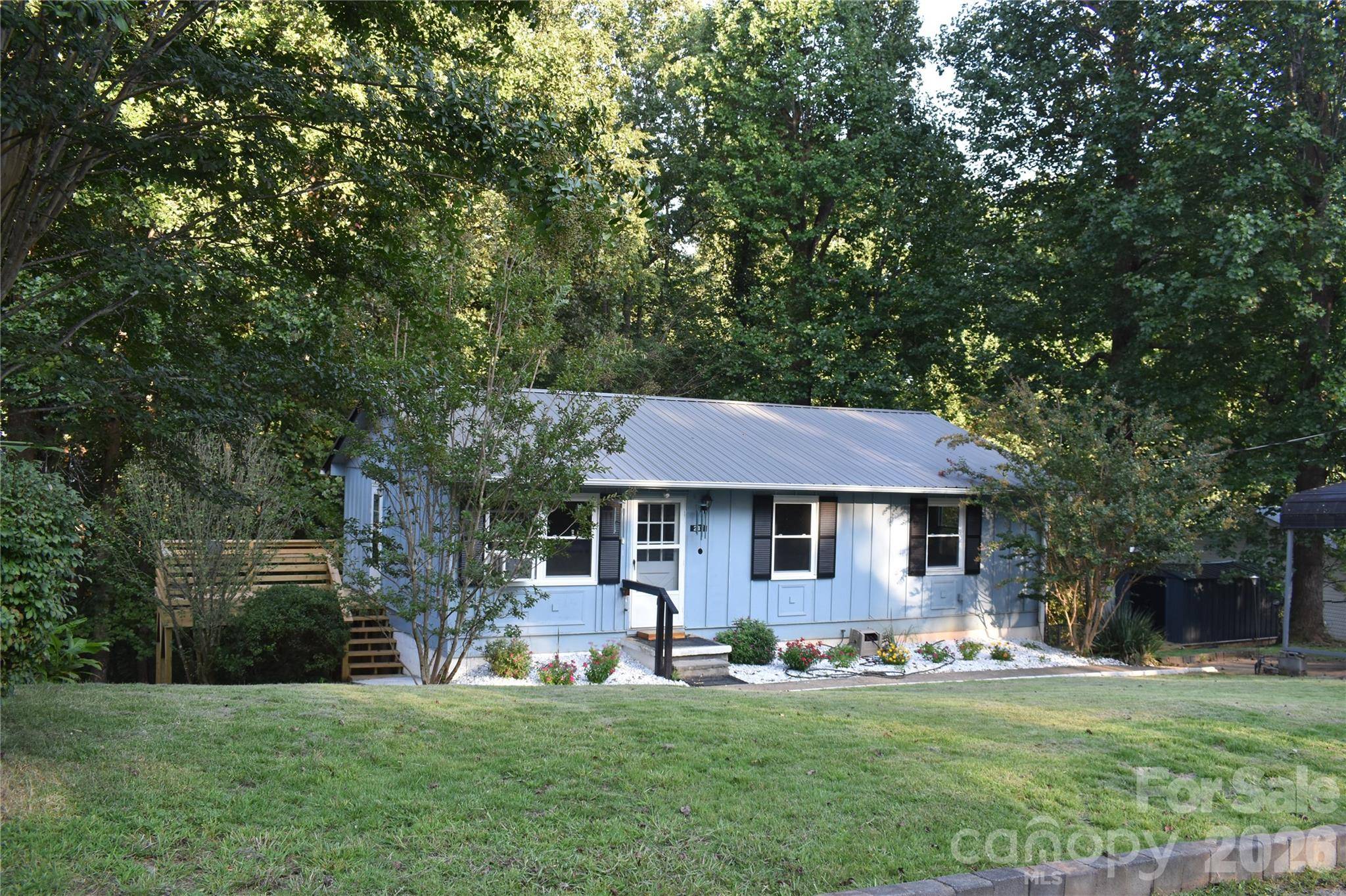 247 Lucky ST, Marion, NC 28752