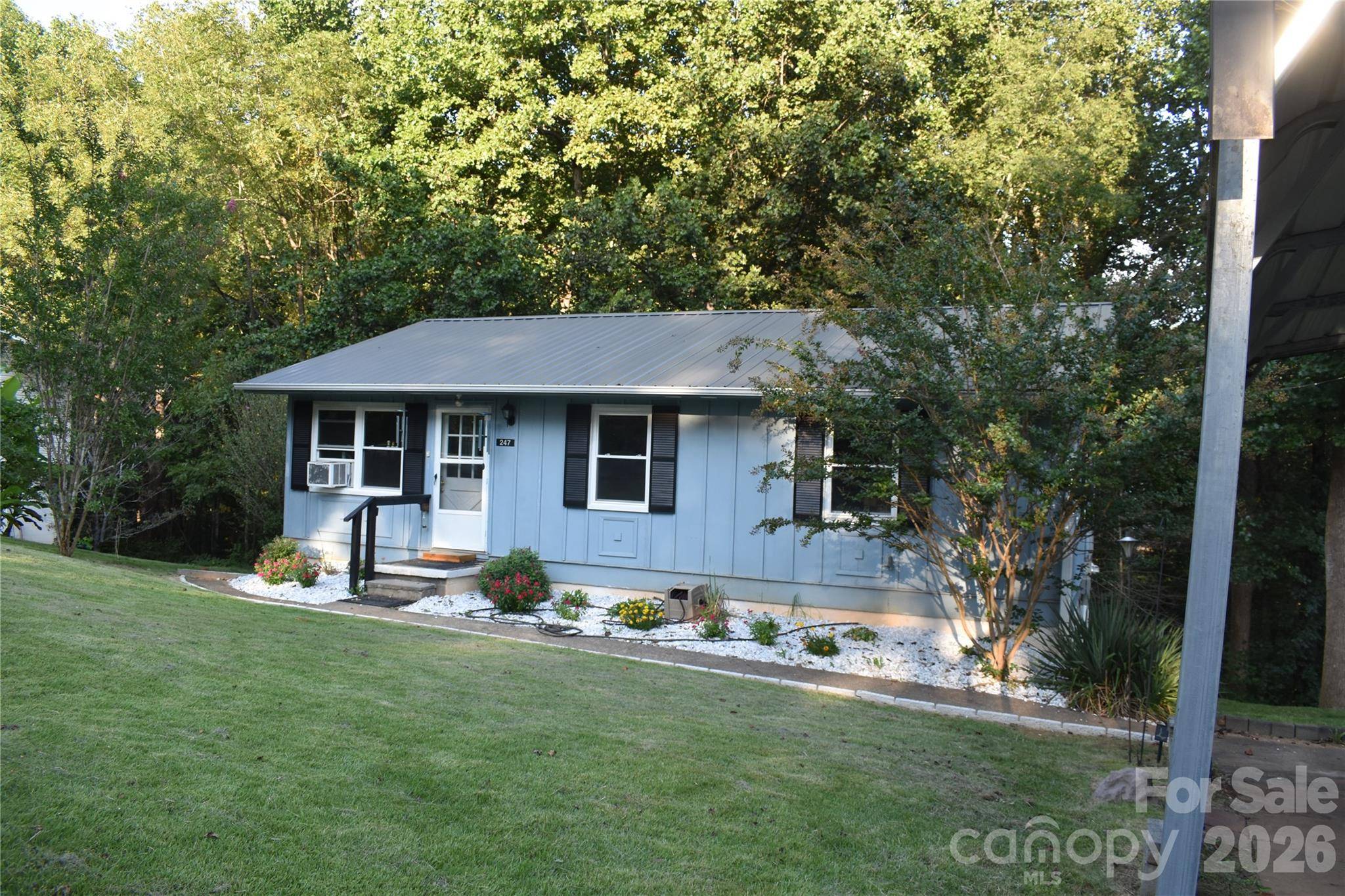 247 Lucky ST, Marion, NC 28752