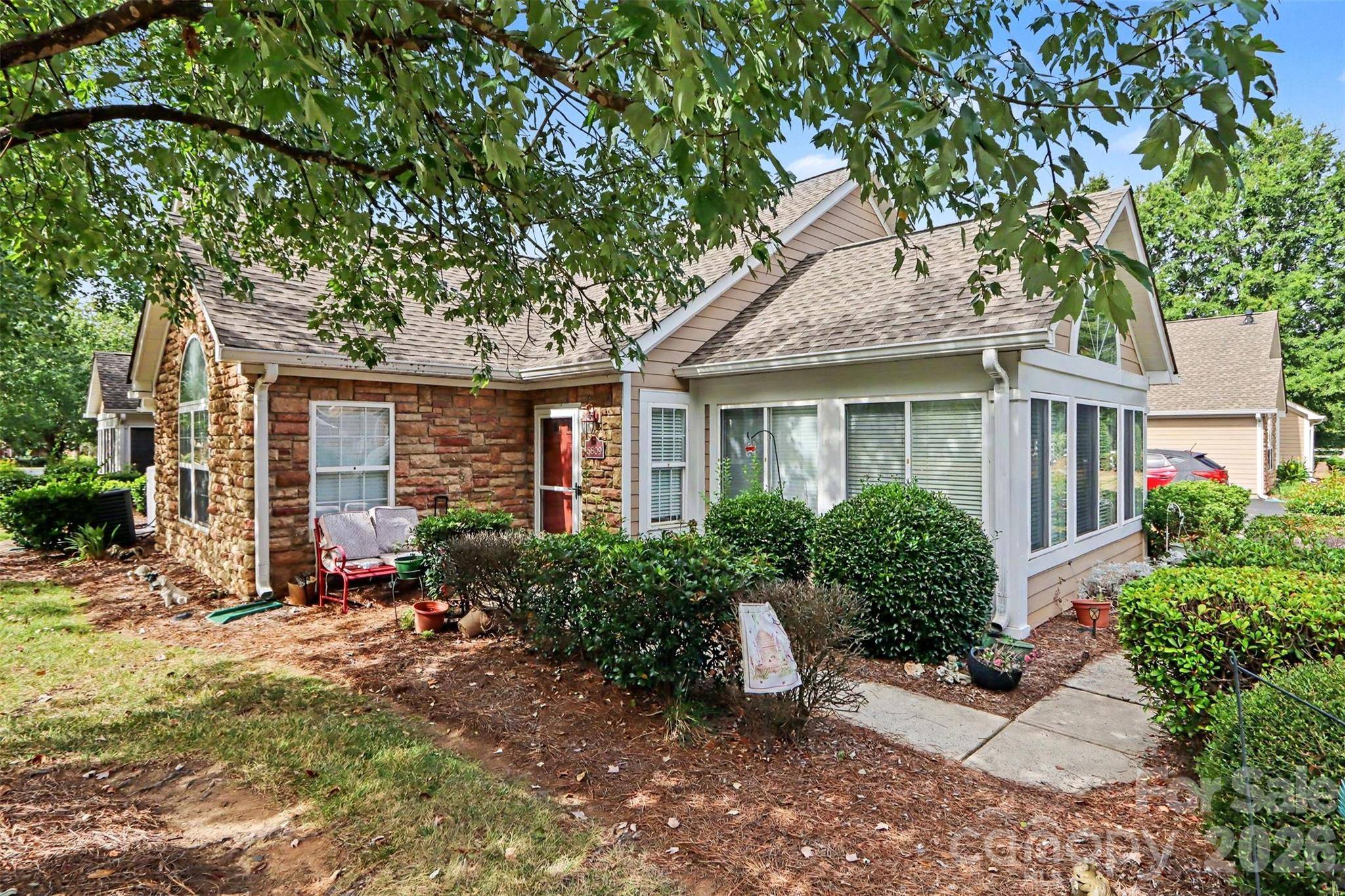 6809 Ledgestone PL, Charlotte, NC 28227