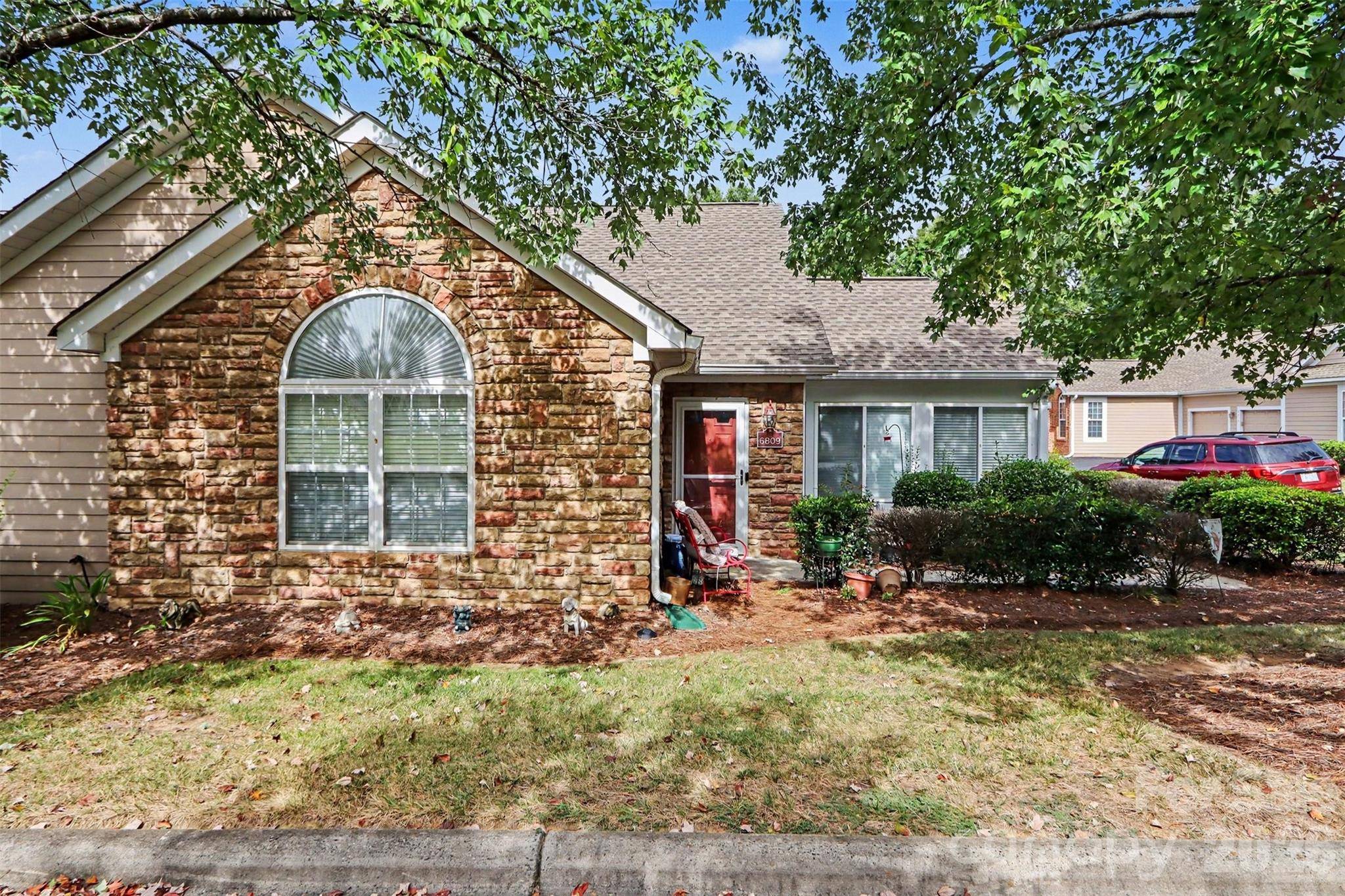 6809 Ledgestone PL, Charlotte, NC 28227