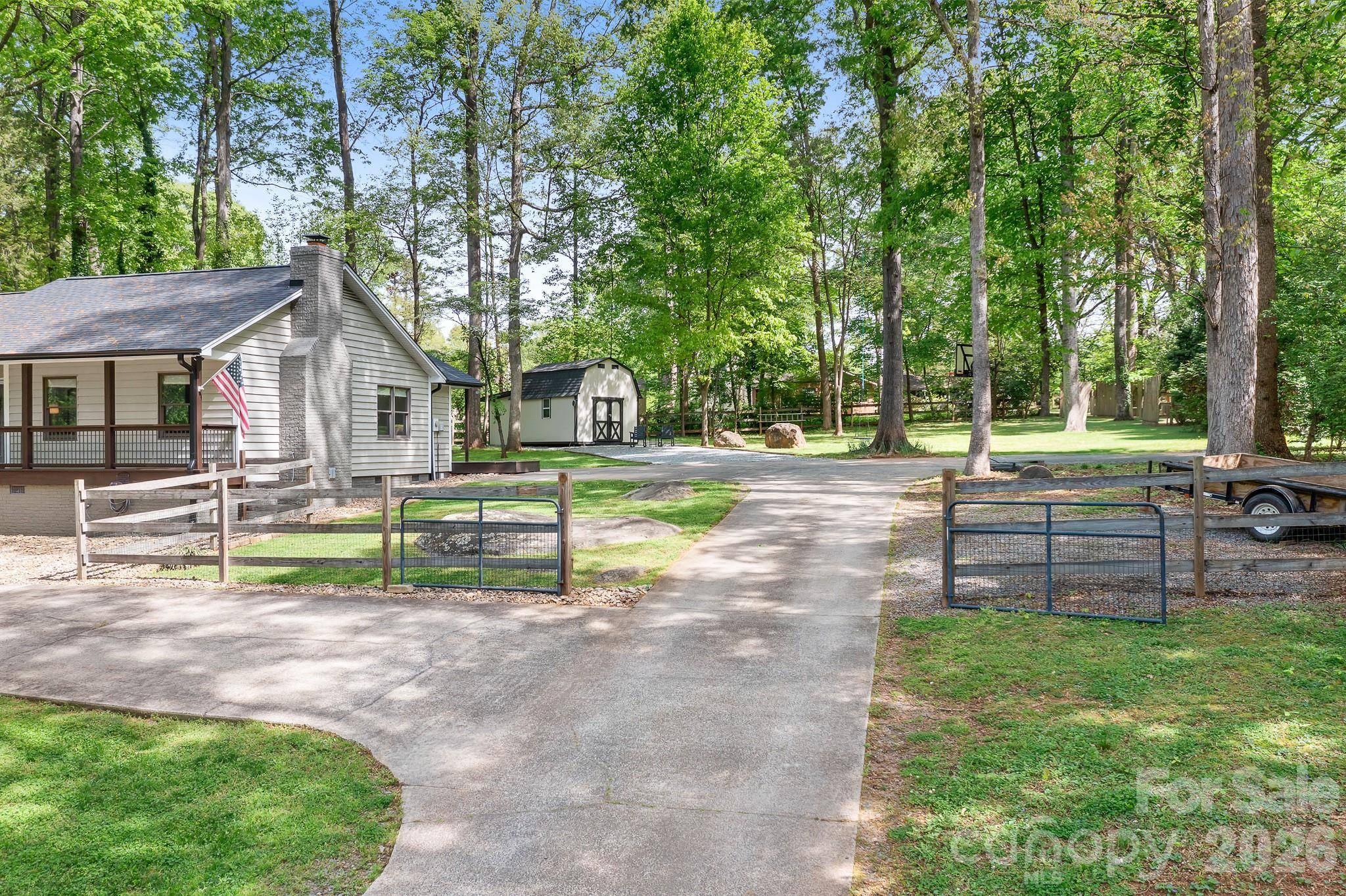 204 Nottingham DR, Huntersville, NC 28078