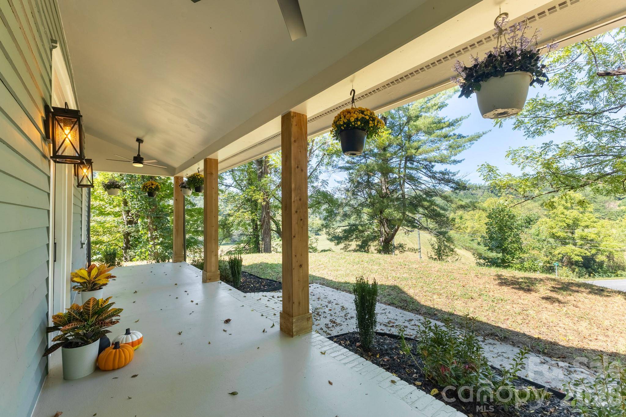 1846 Sunset Farms RD, Whittier, NC 28789