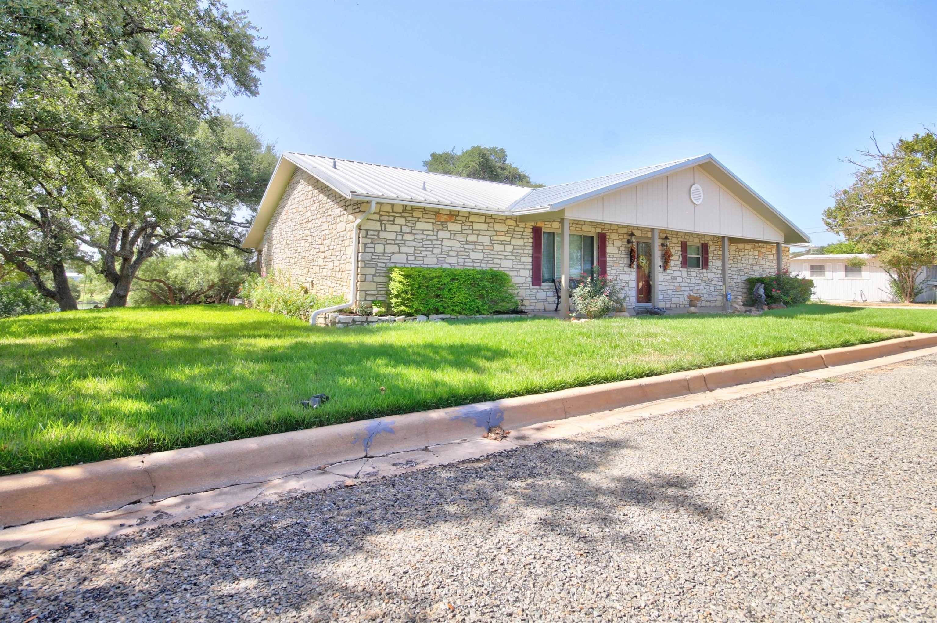 204 Sunset DR, Llano, TX 78643