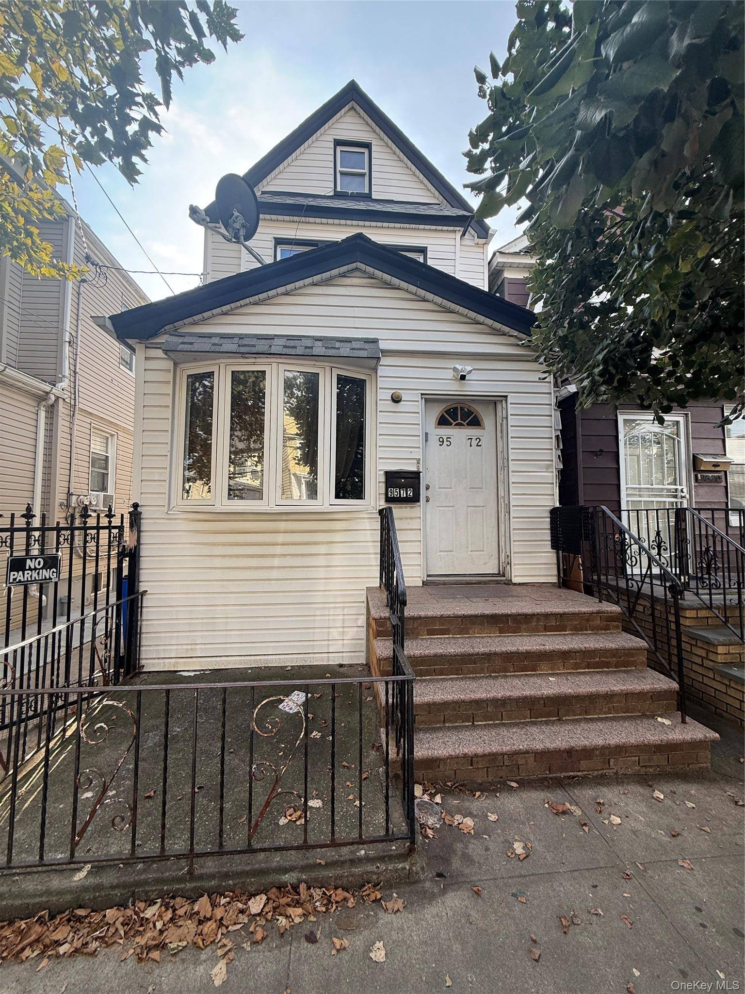 9572 115th ST, Richmond Hill, NY 11419