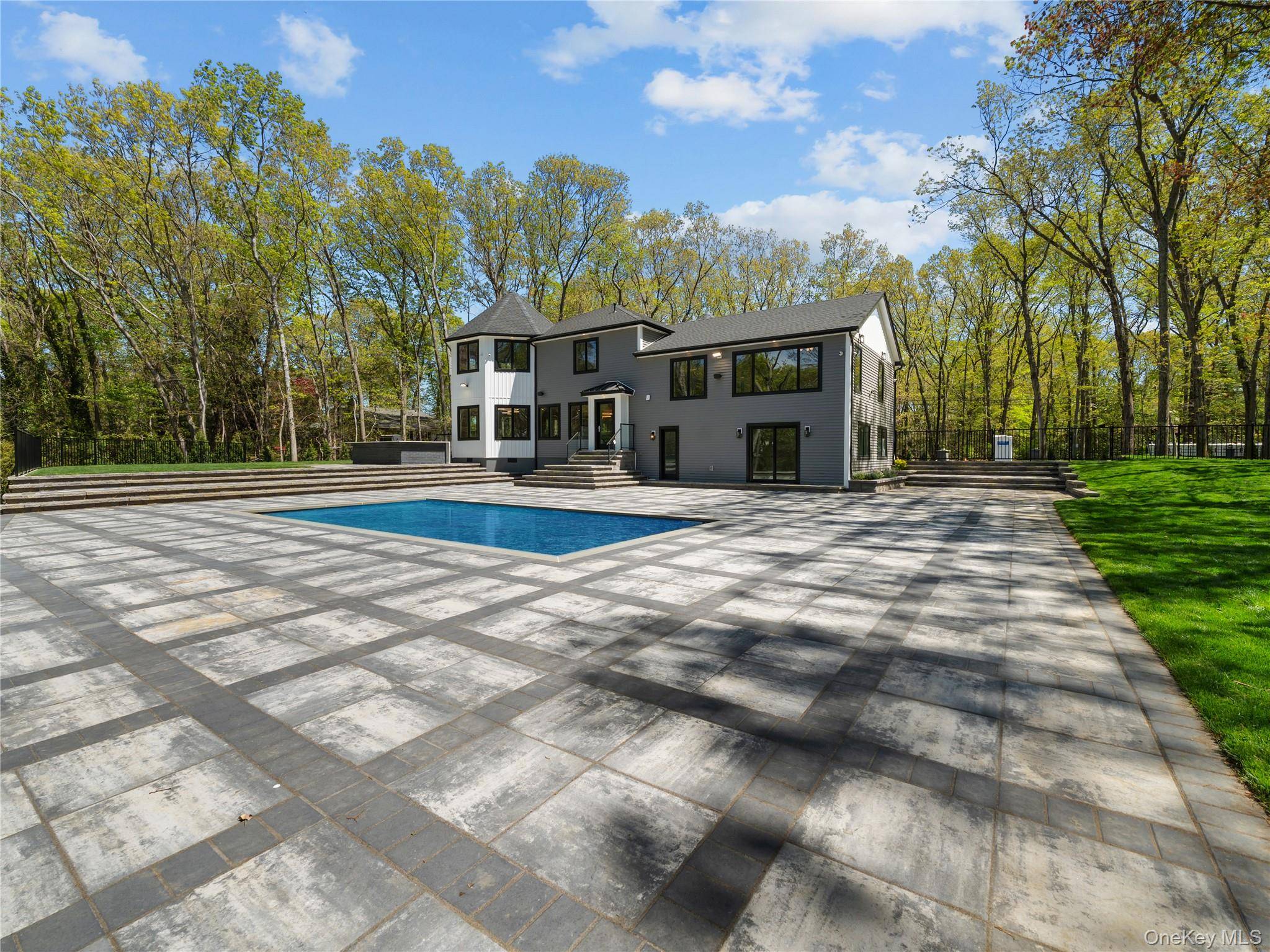 5 N Hills RD, East Norwich, NY 11732