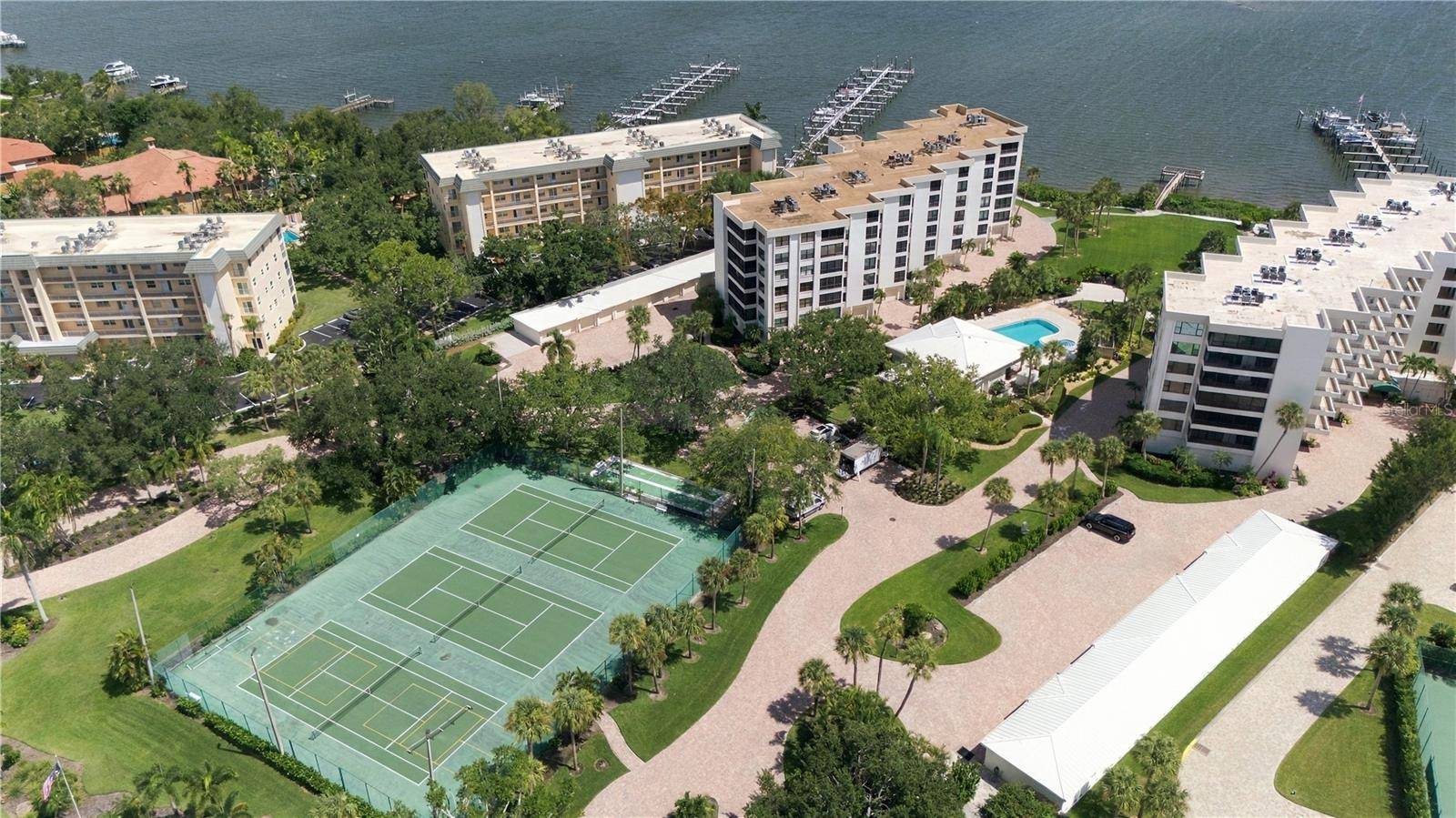 8701 MIDNIGHT PASS RD #304A, Sarasota, FL 34242