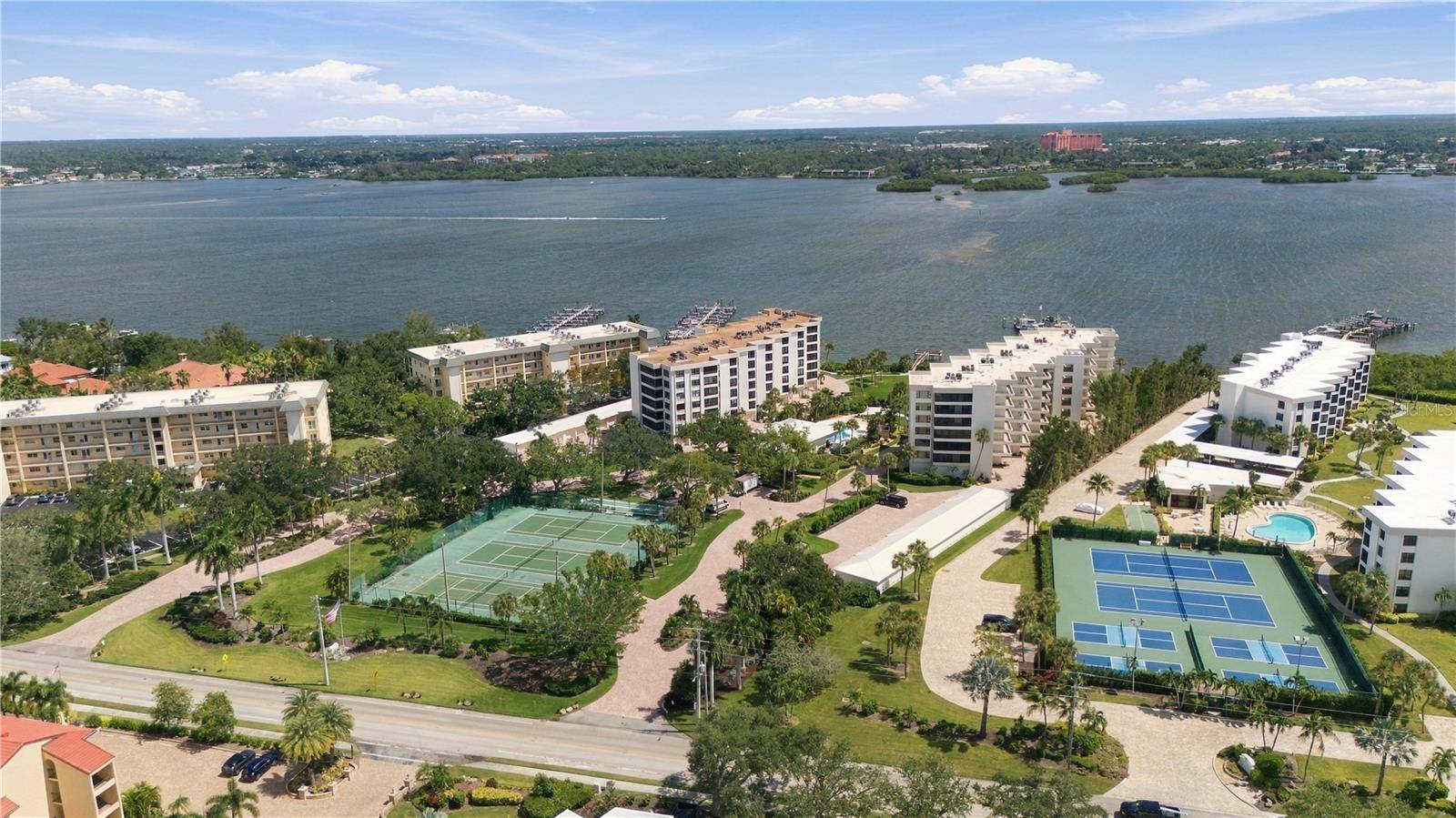 8701 MIDNIGHT PASS RD #304A, Sarasota, FL 34242