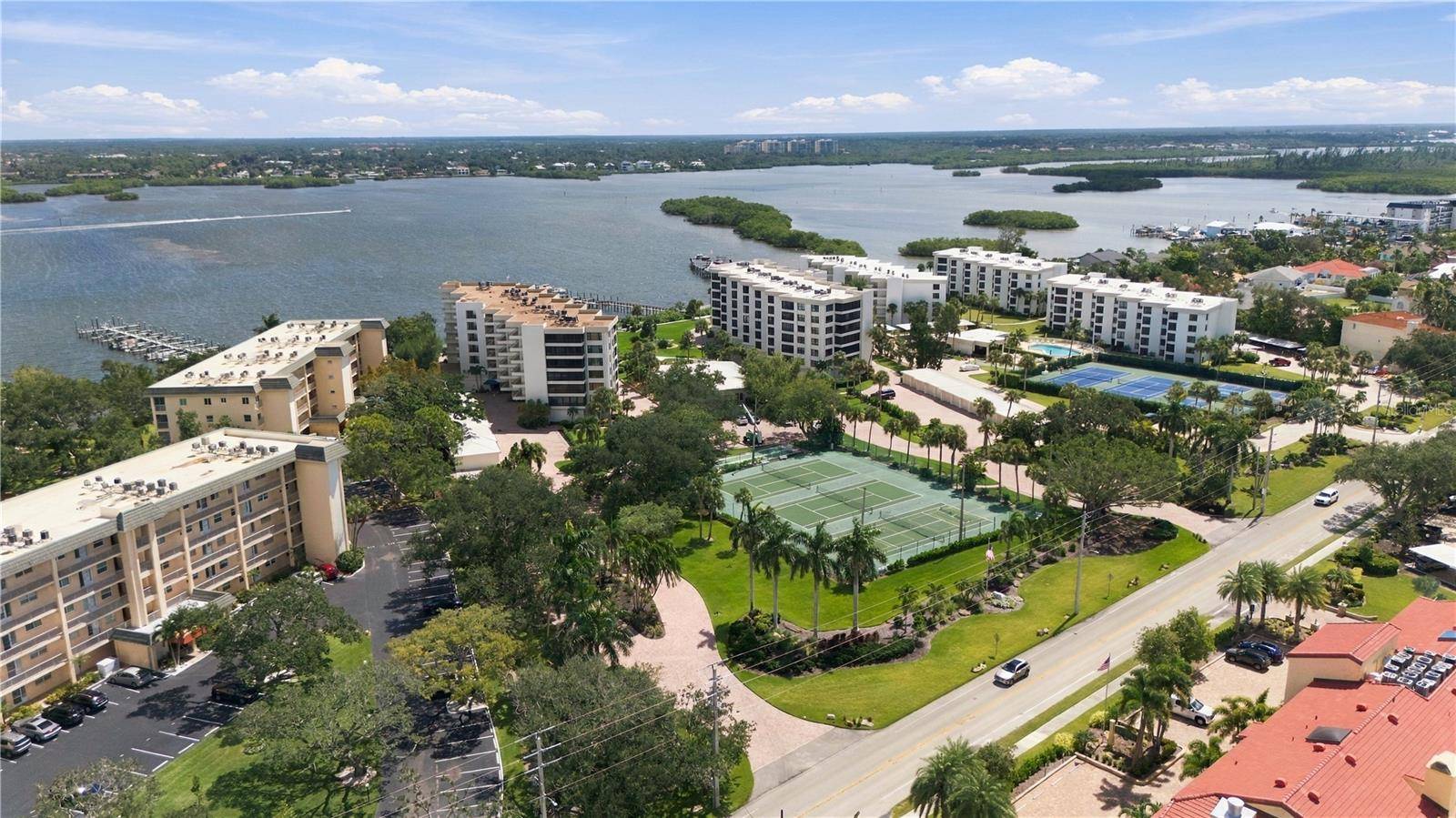 8701 MIDNIGHT PASS RD #304A, Sarasota, FL 34242