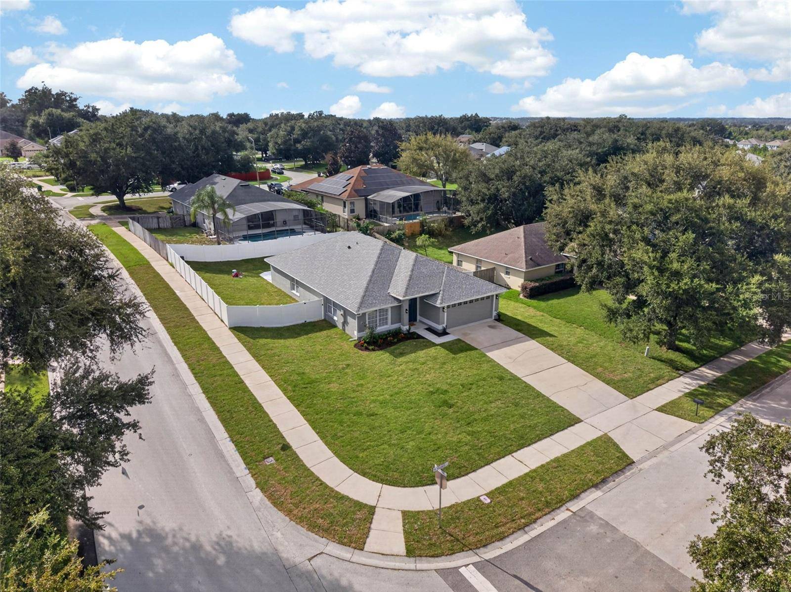 990 STATIONSIDE DR, Oakland, FL 34787