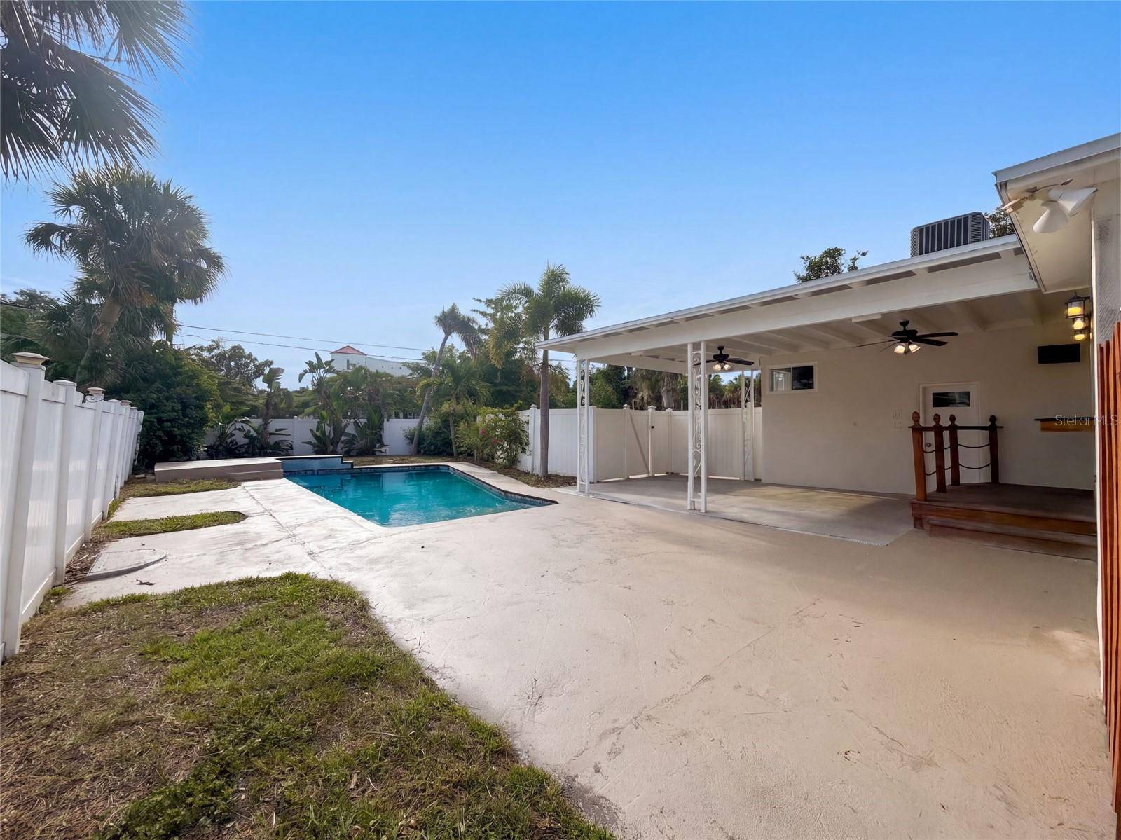 601 MYRTLE WAY S, St Petersburg, FL 33705