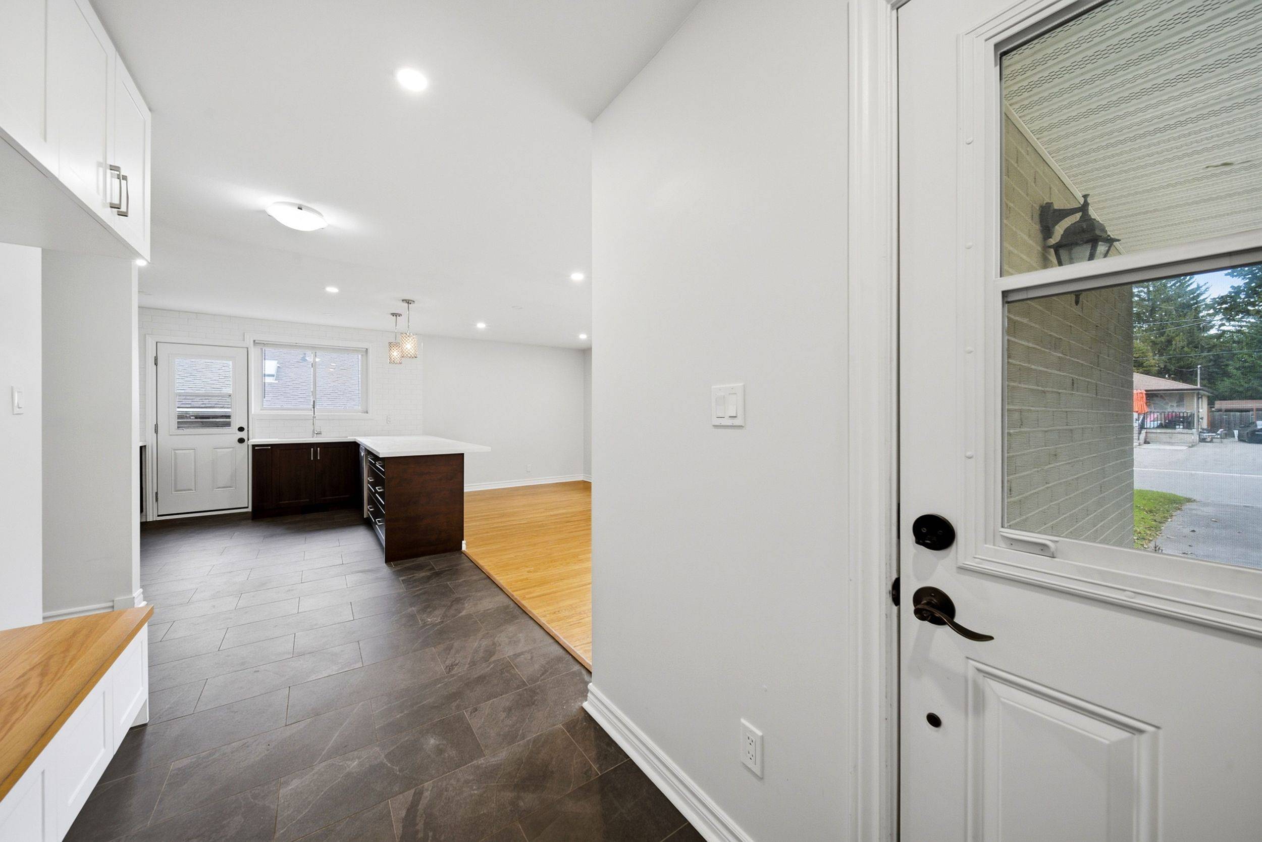 6 Corbett CRES #Main, Aurora, ON L4G 2G1
