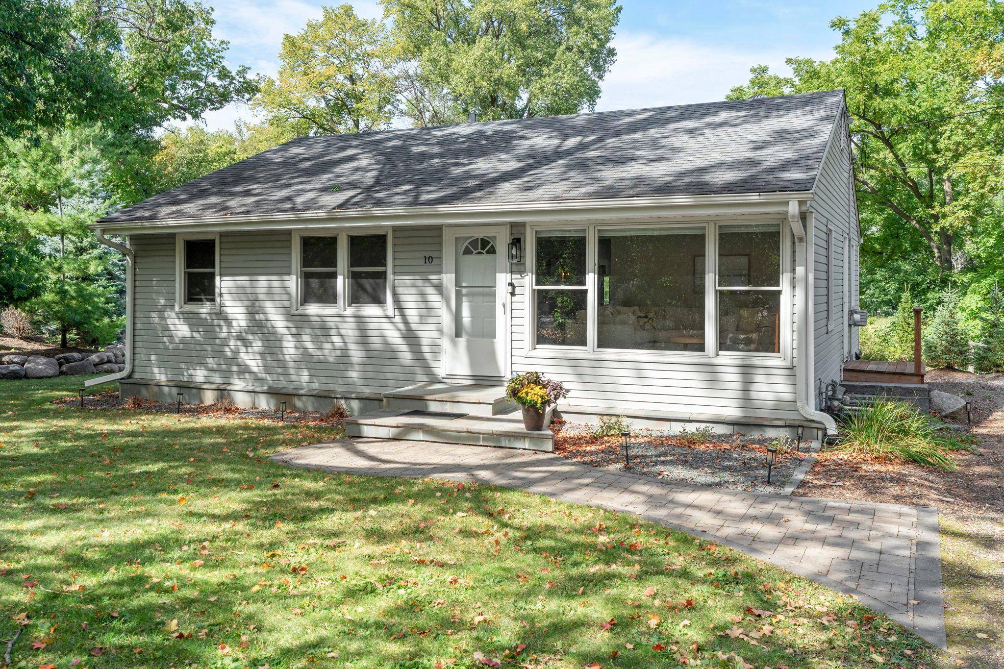 10 Woodlawn AVE, Excelsior, MN 55331