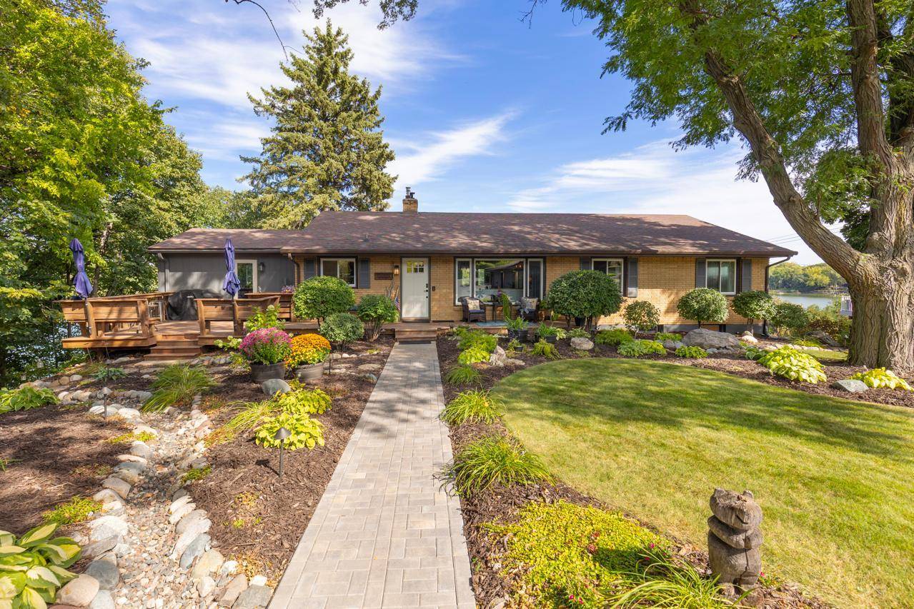 15601 Summit DR, Eden Prairie, MN 55347