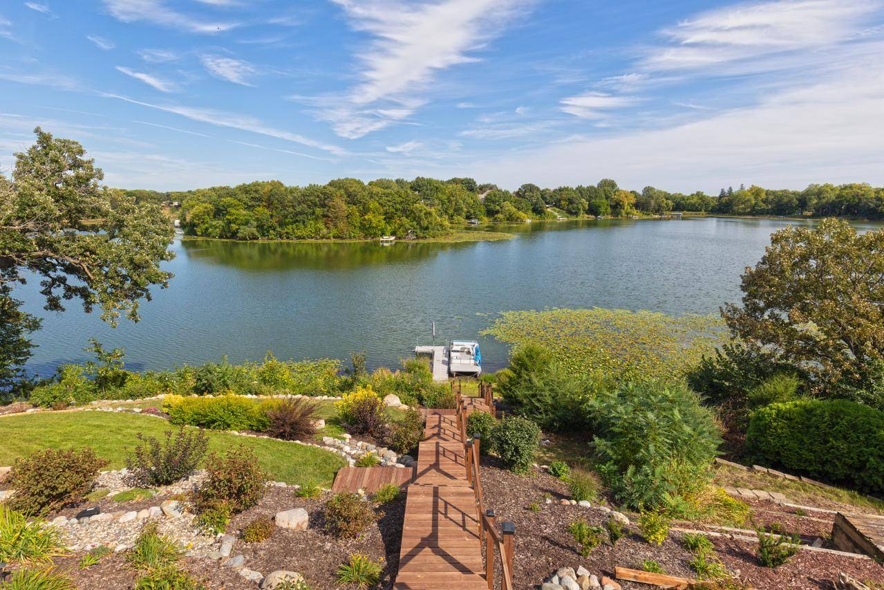 15601 Summit DR, Eden Prairie, MN 55347
