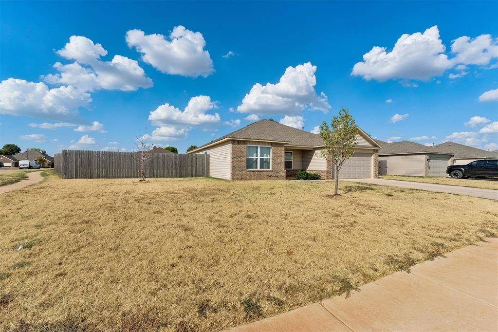 637 W Ava DR, Mustang, OK 73064