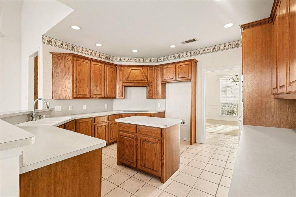 1001 W Remington Park Drive, Terrell, TX 75160