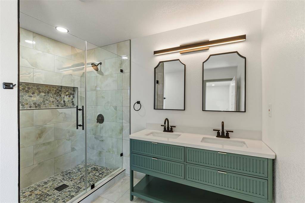 5619 Lake Granbury Trail, Granbury, TX 76048