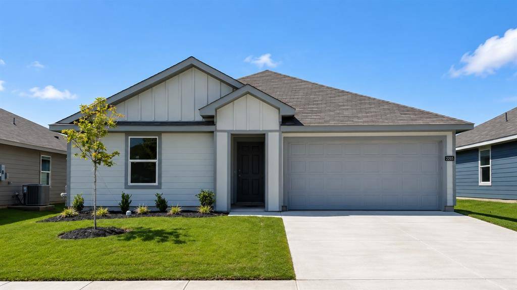 2205 BAKERSFIELD Drive, Fort Worth, TX 76036