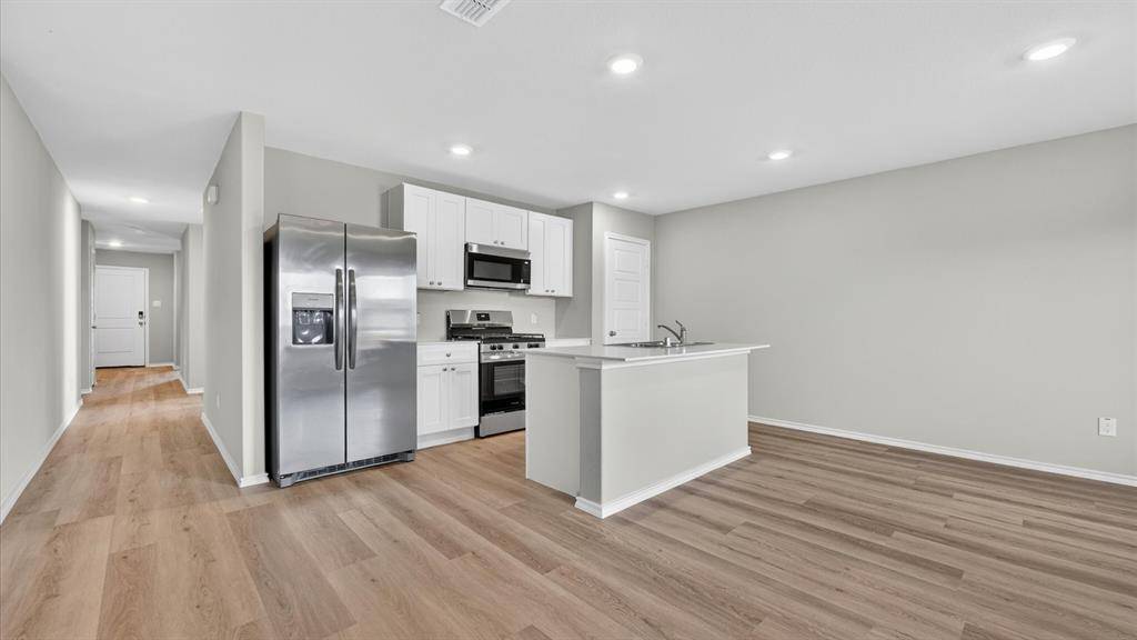 2205 BAKERSFIELD Drive, Fort Worth, TX 76036