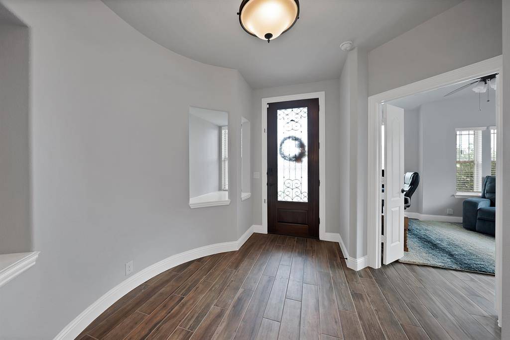 810 Sundown Court, Midlothian, TX 76065