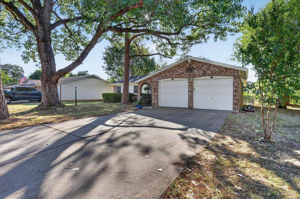 441 Nathan Street, Burleson, TX 76028