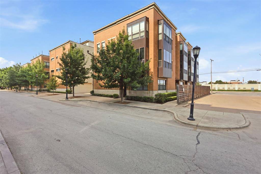 1114 S Adams Street, Fort Worth, TX 76104