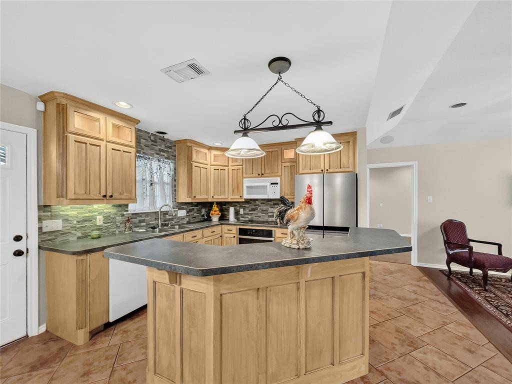617 N Avenue D, Springtown, TX 76082