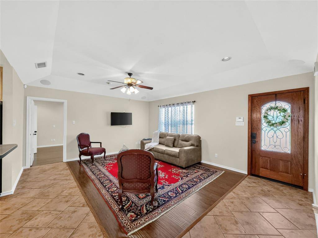 617 N Avenue D, Springtown, TX 76082