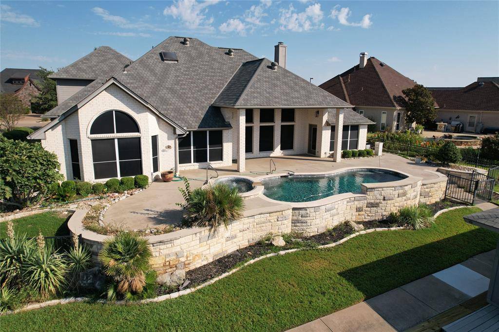 2612 Waters Edge Drive, Granbury, TX 76048