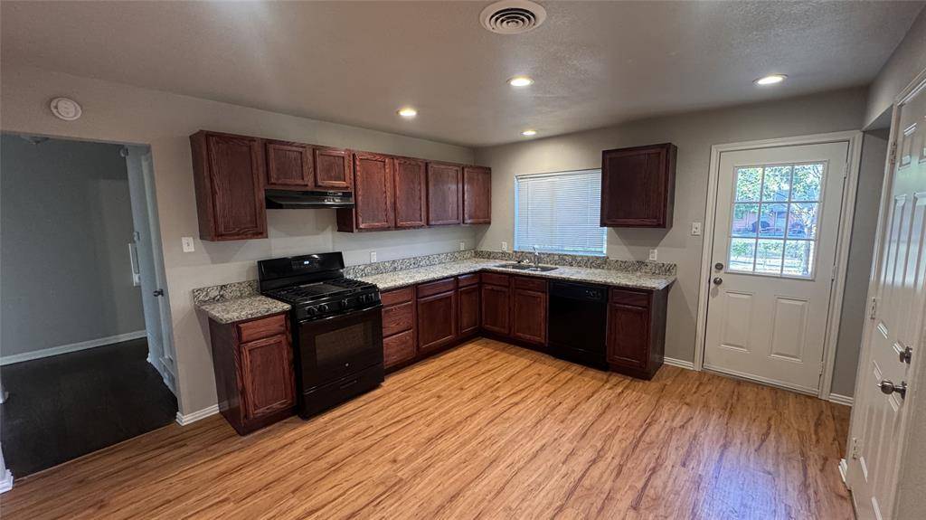 214 E Carolyn Drive, Garland, TX 75041