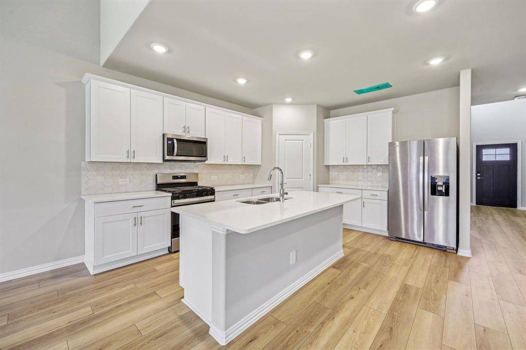 10812 Colonial Heights Lane, Fort Worth, TX 76179