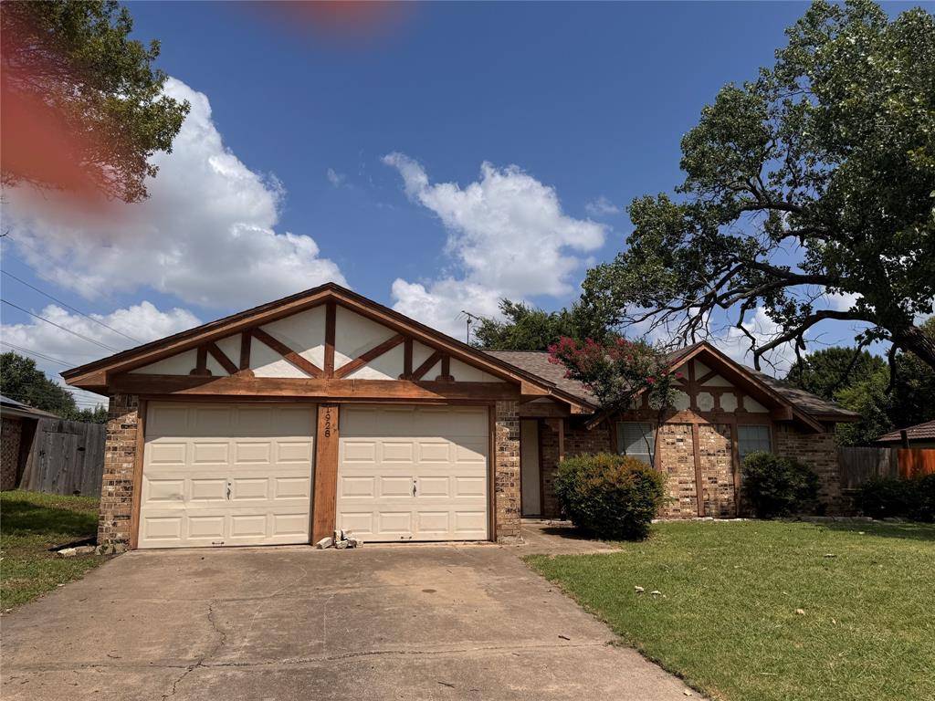 1928 Hurstview Drive, Hurst, TX 76054