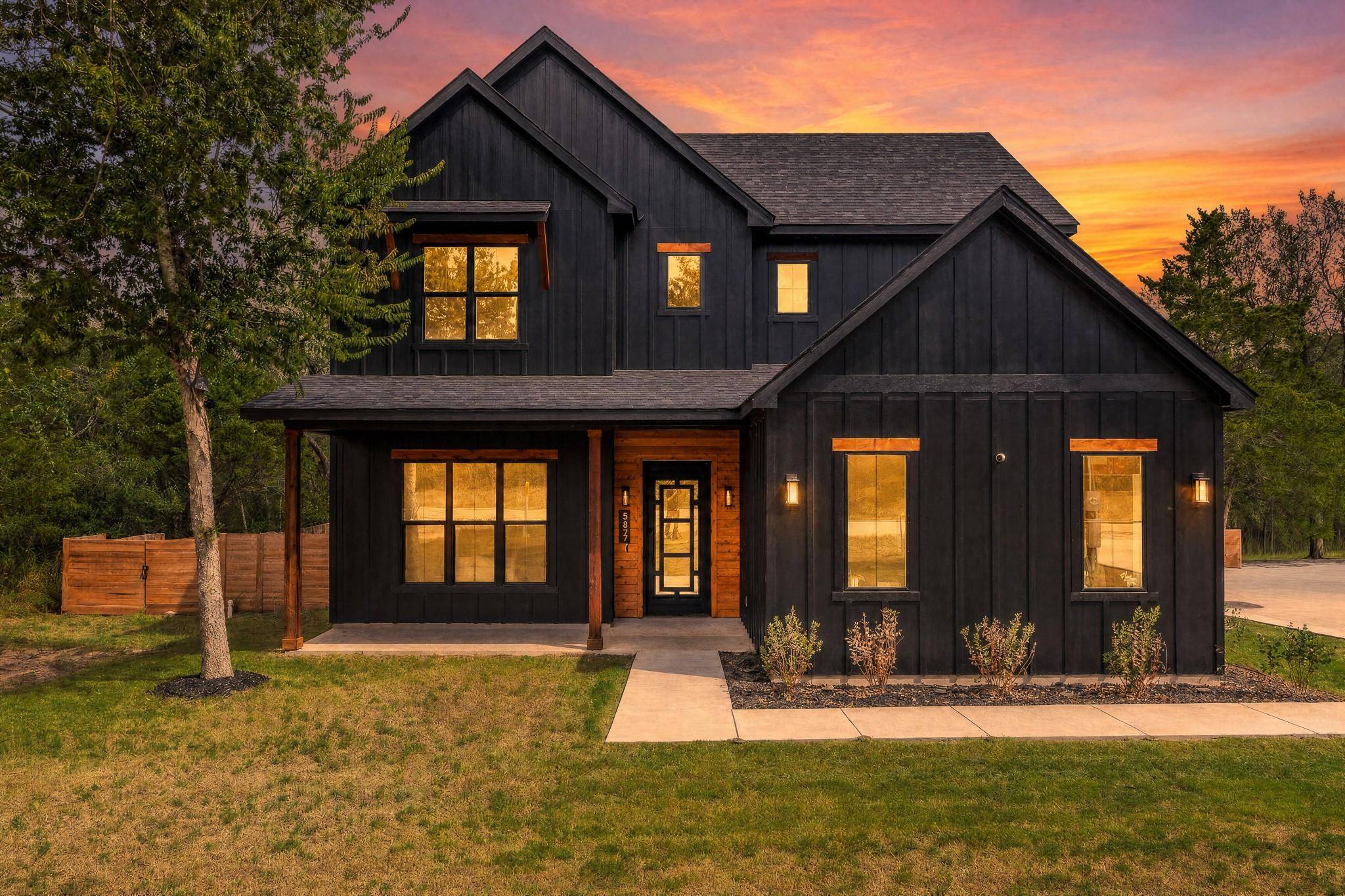 587 W Keanahalululu LN, Bastrop, TX 78602