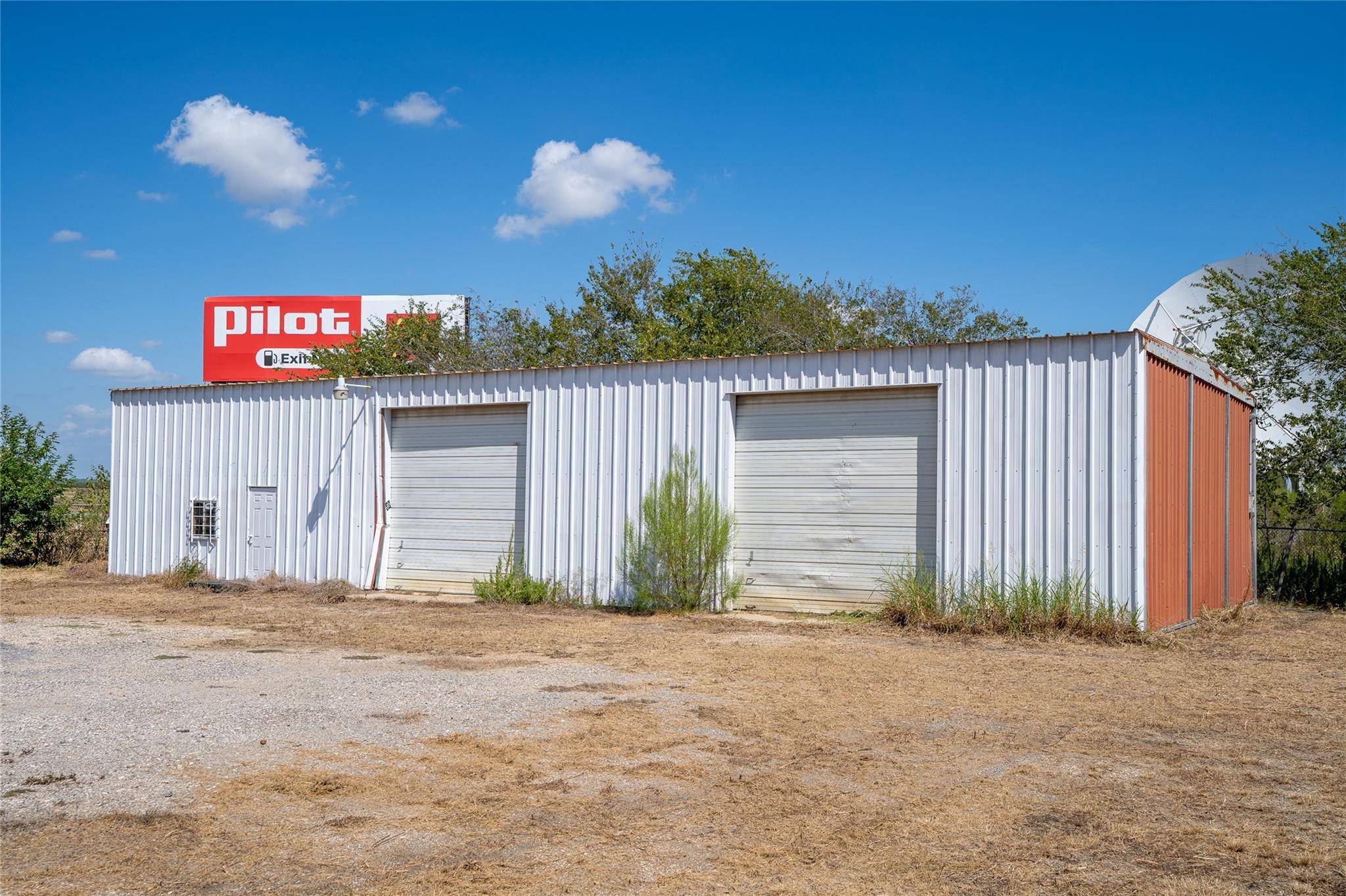 8956 N Us Highway 183 HWY, Lockhart, TX 78644