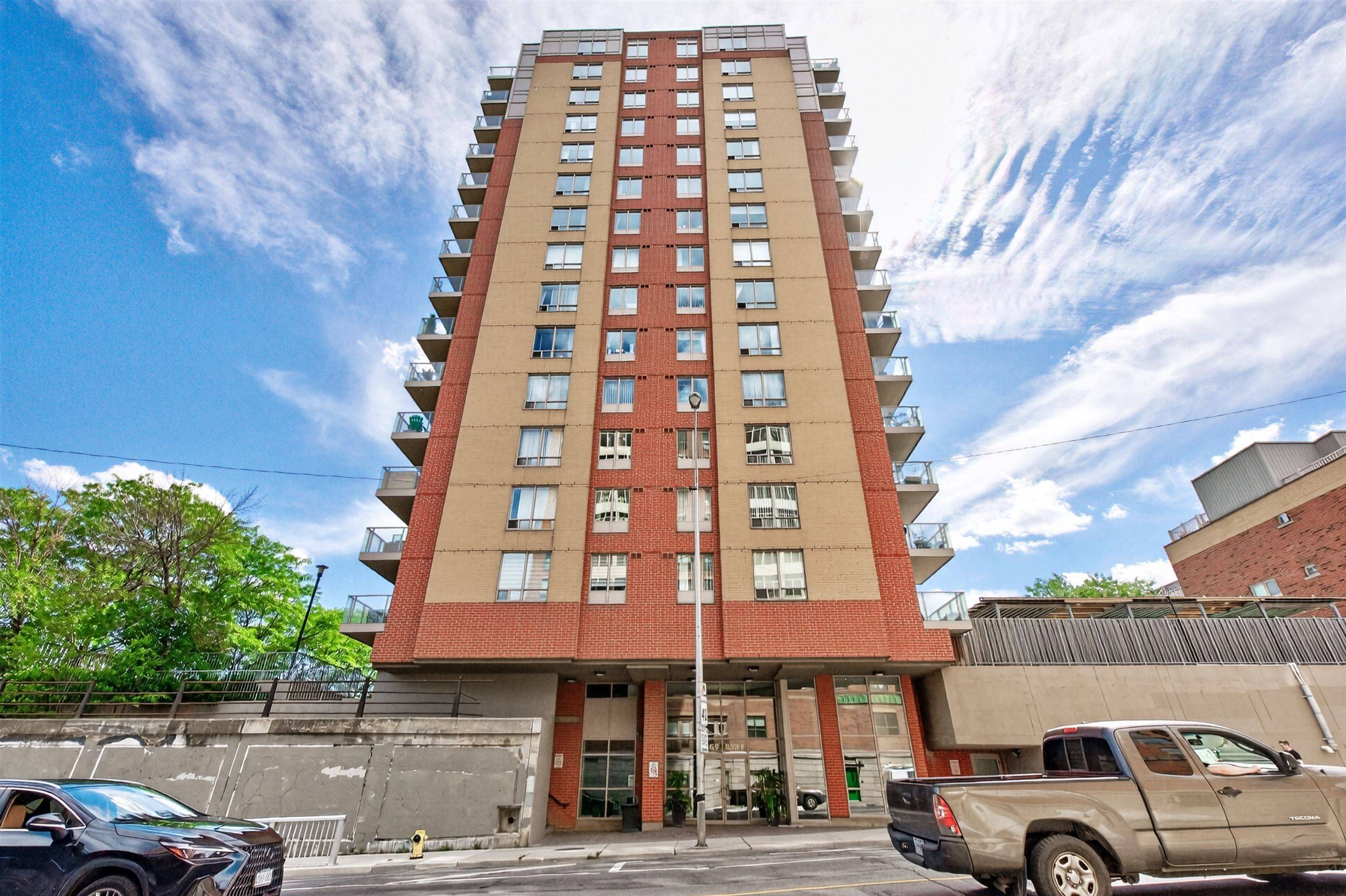 1369 Bloor ST W #806, Toronto C01, ON M6P 4J4