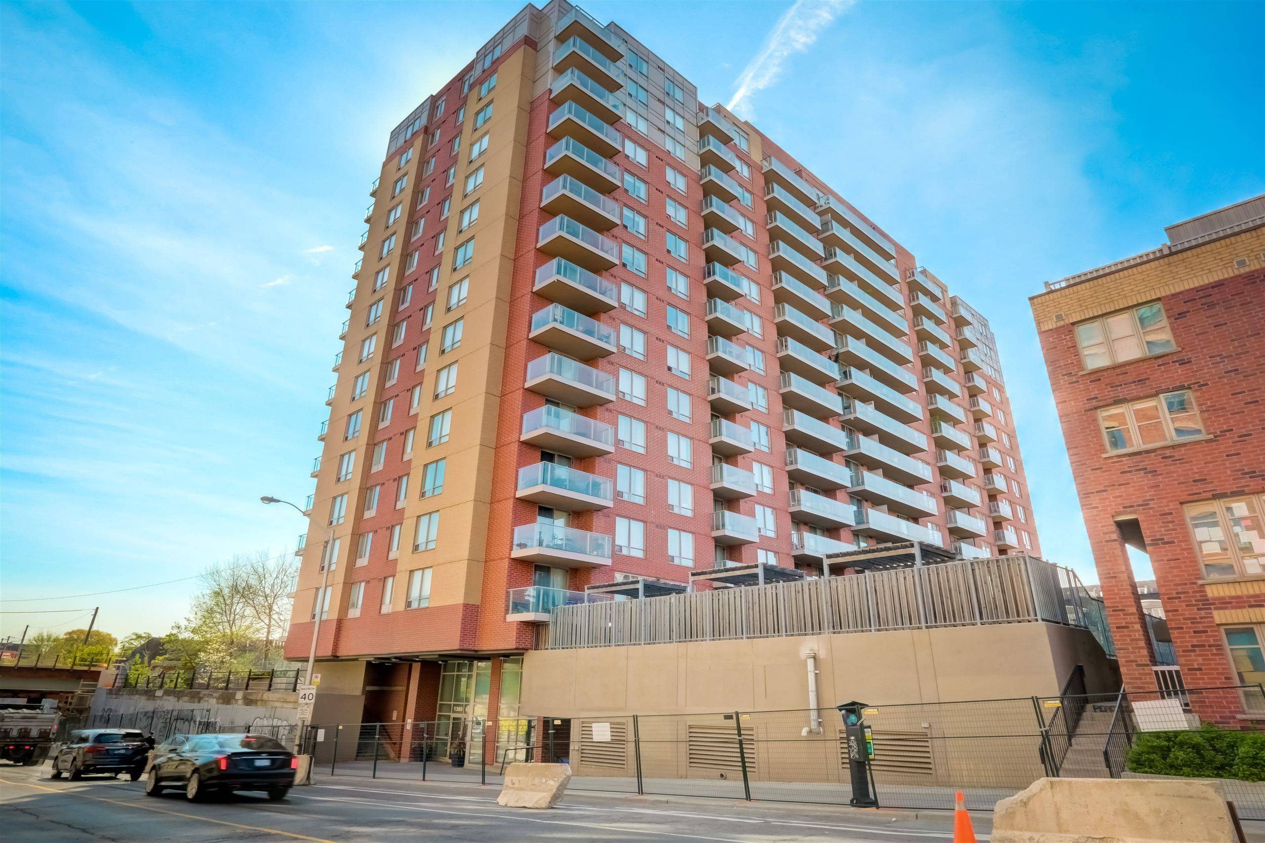 1369 Bloor ST W #806, Toronto C01, ON M6P 4J4