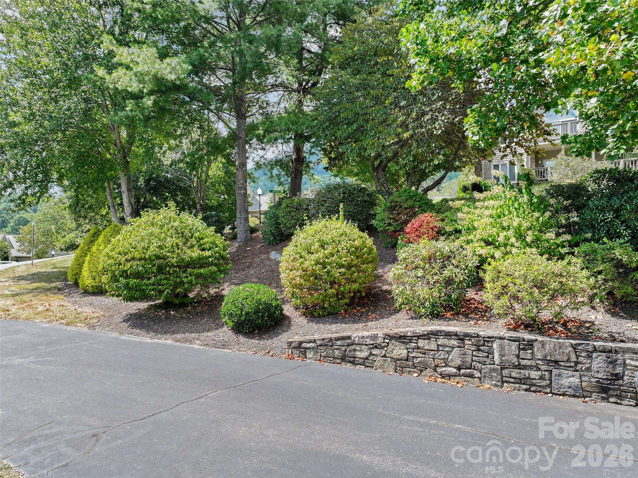 18 Champion CT, Waynesville, NC 28786