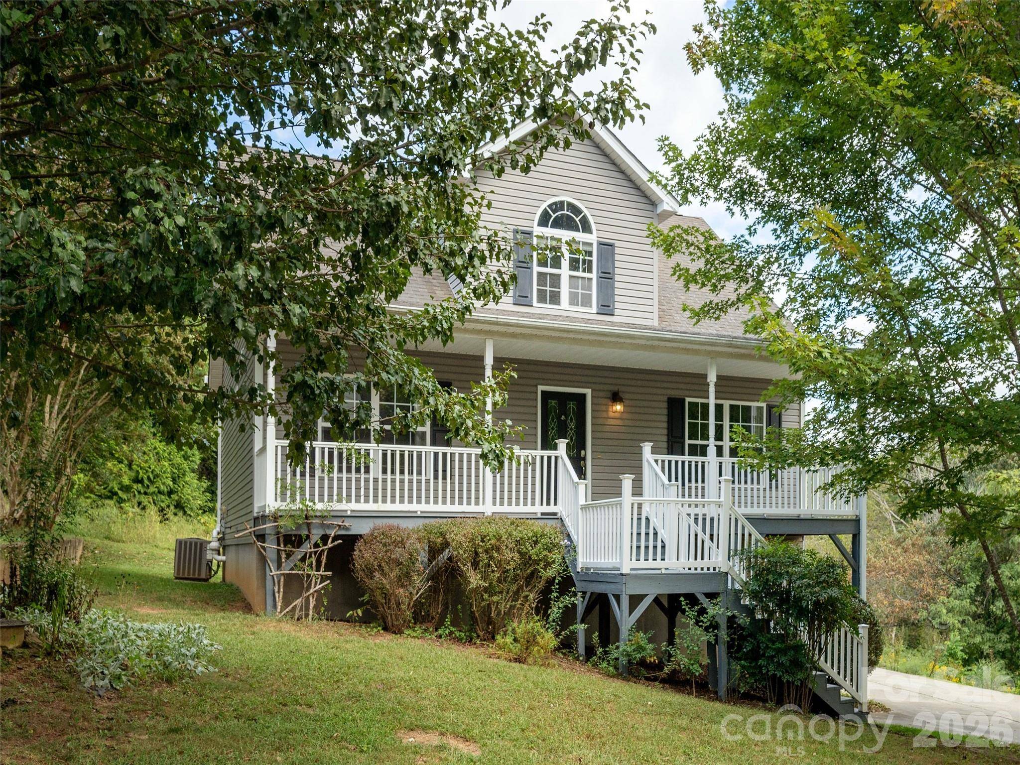 44 Ridgeland LN, Asheville, NC 28805