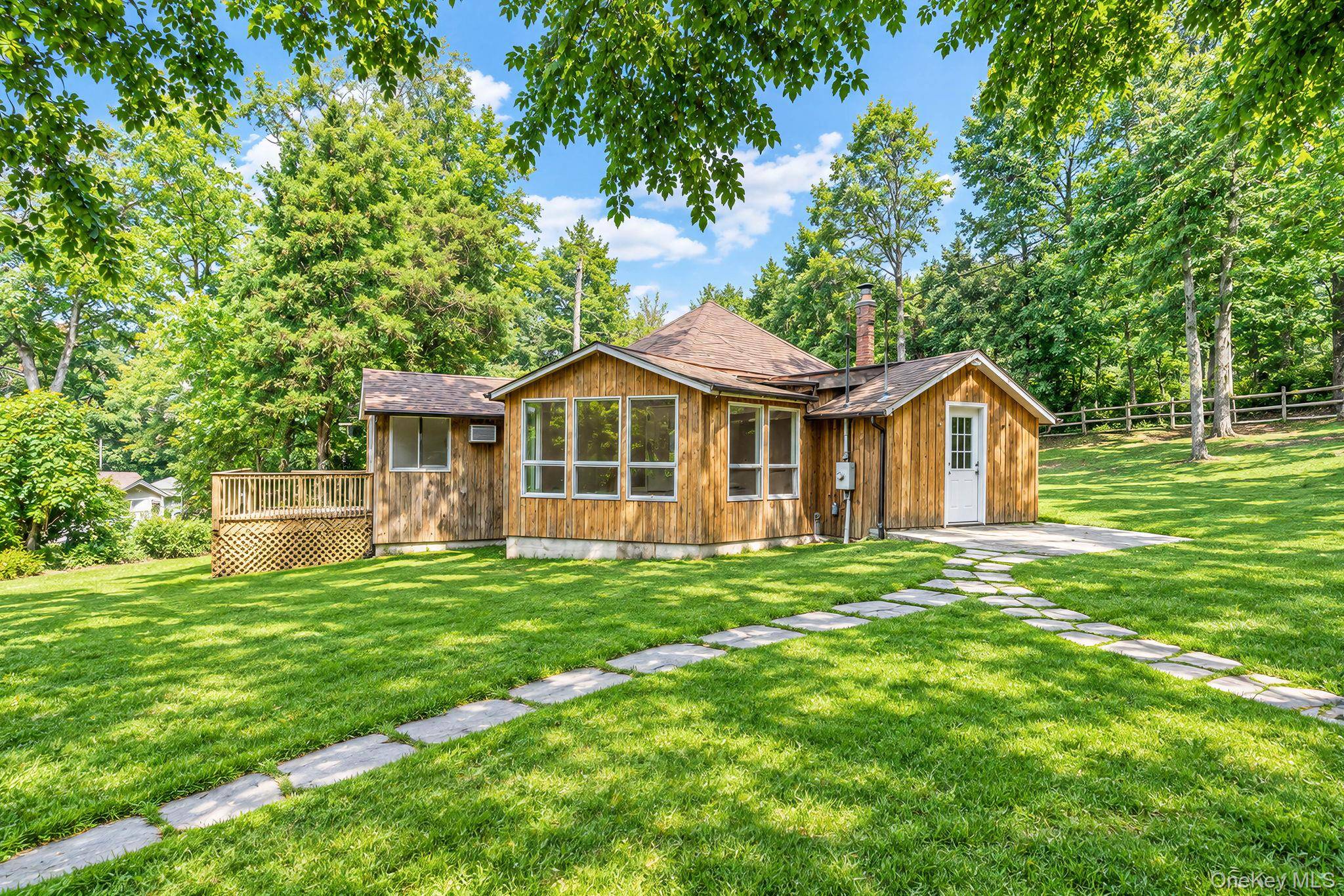 5 Jacobs LN, Wading River, NY 11792