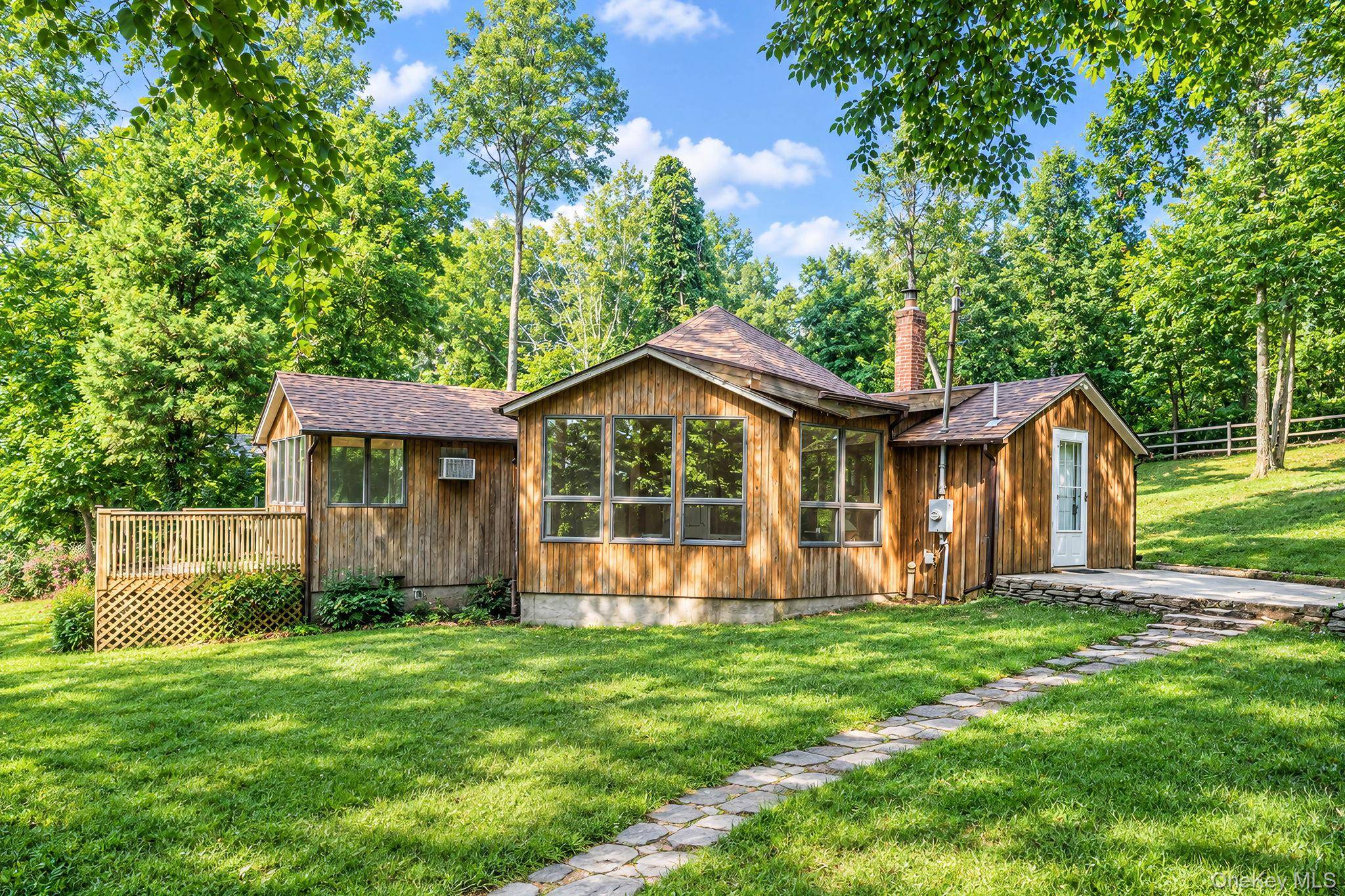 5 Jacobs LN, Wading River, NY 11792