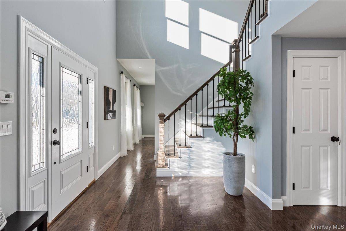 71 Stuyvesant AVE, Mastic, NY 11950