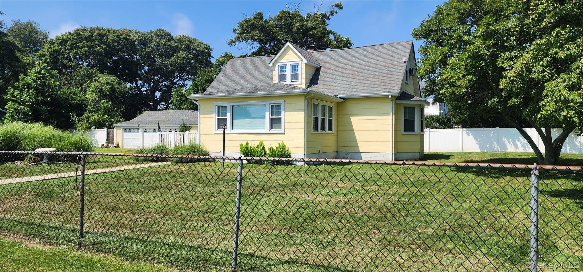 9 Babylon RD, Mastic Beach, NY 11951