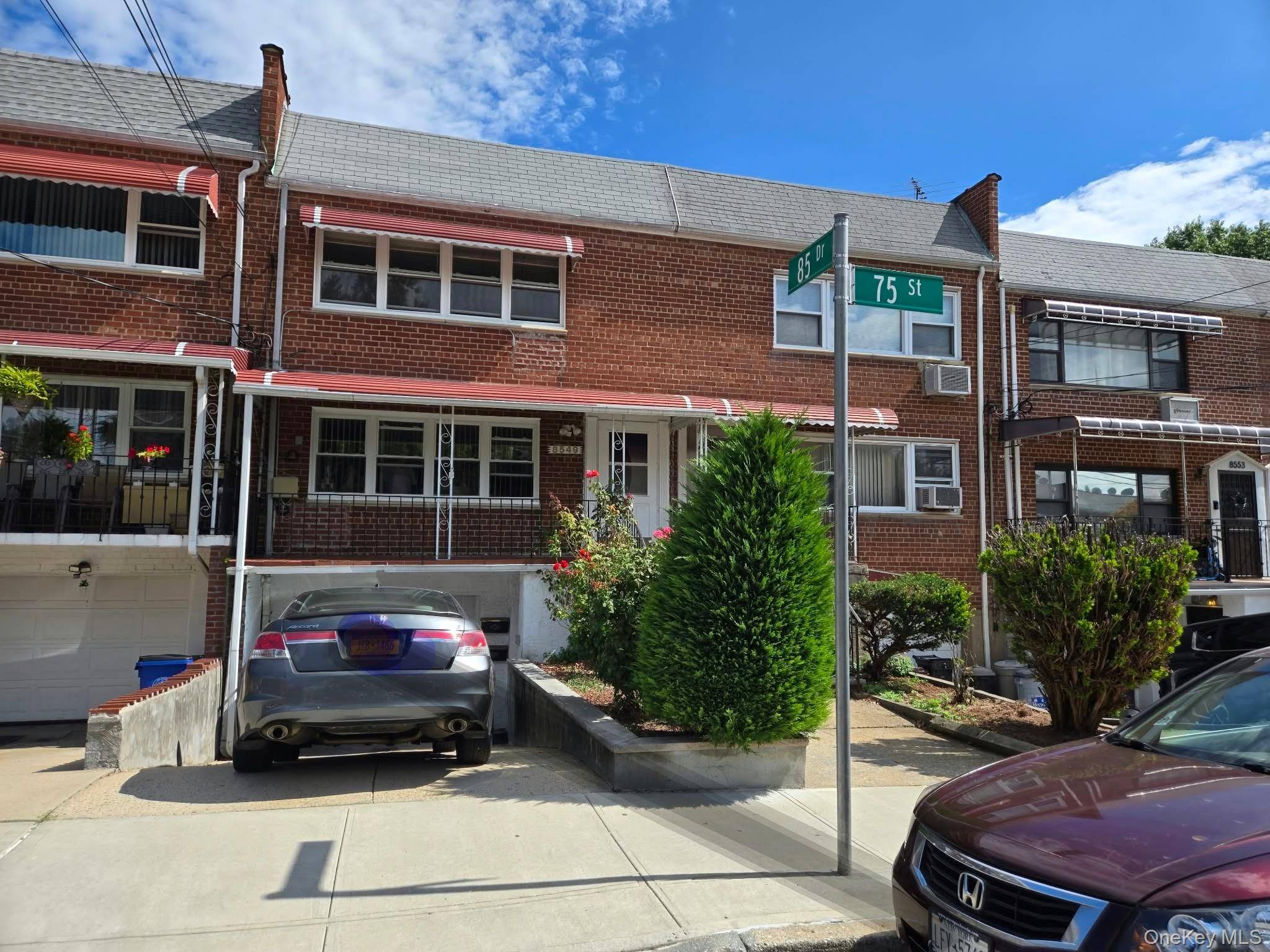 85-49 75th ST #2nd floor, Woodhaven, NY 11421