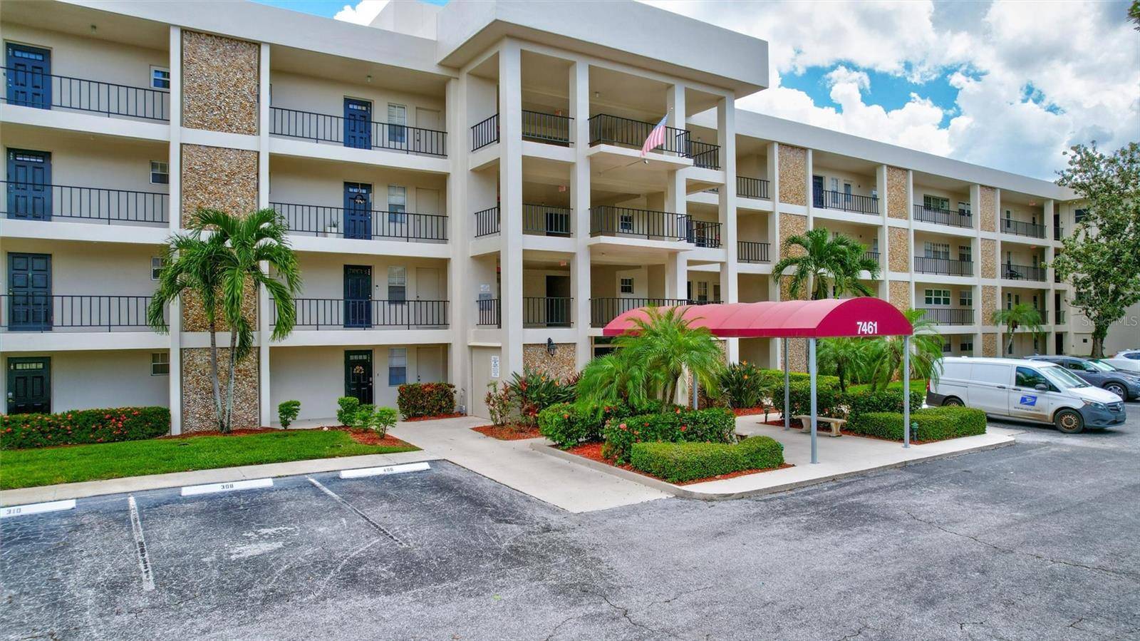 7461 W COUNTRY CLUB DR N #408, Sarasota, FL 34243