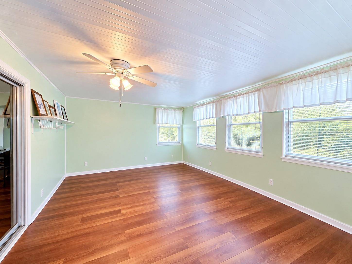 1559 NASSAU CIR, Tavares, FL 32778