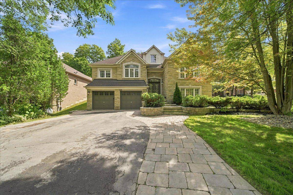 109 Willis DR, Aurora, ON L4G 7M4