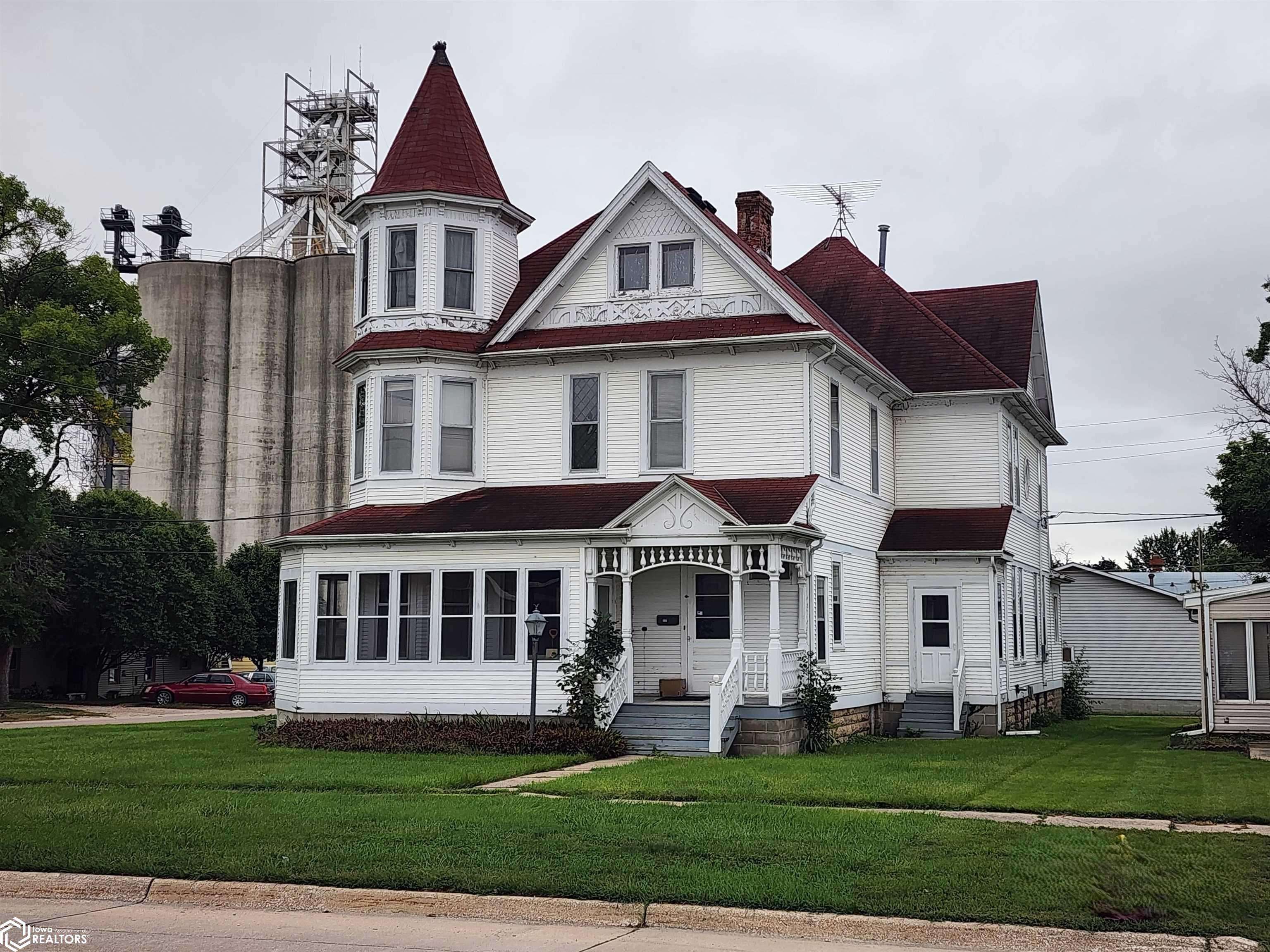 120 1st AVE, Clarion, IA 50525