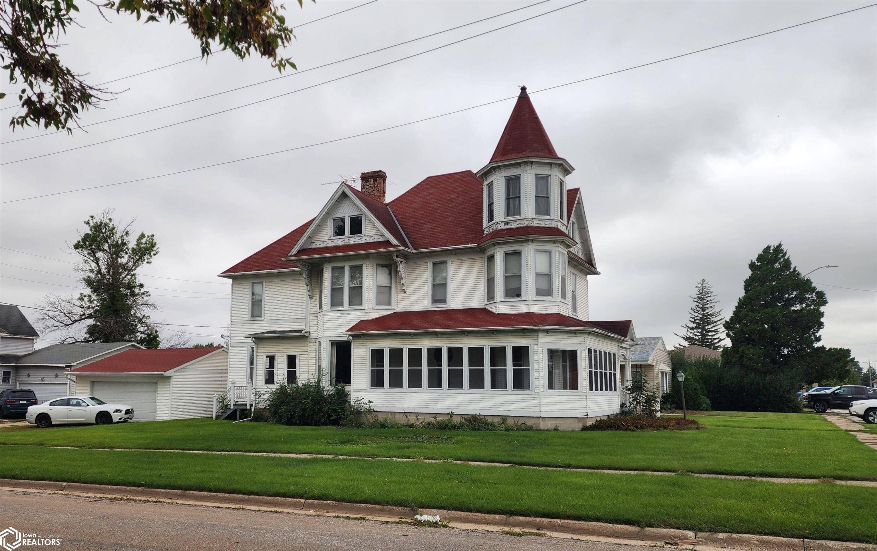 120 1st AVE, Clarion, IA 50525